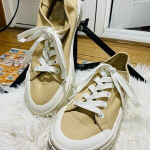 MALIBU TAN CANVAS LACE UP PLATFORM SNEAKERS TAN / WHITE women’s Size 10